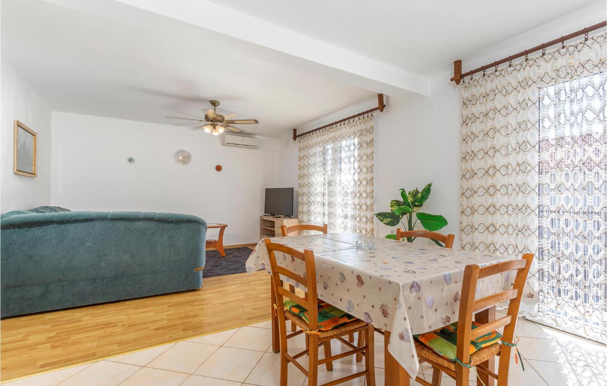 Lovely Apartment In Krk With Kitchen Brzac Ngoại thất bức ảnh